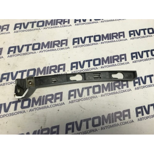 Кронштейн заднього бамперу лівий Peugeot 308 T9 SW 2013-2017 9800997280